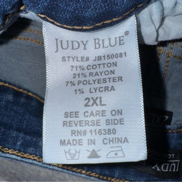 Judy Blue Galaxy Splash Denim Jean Shorts Women’s Size 2XL - Picture 11 of 11